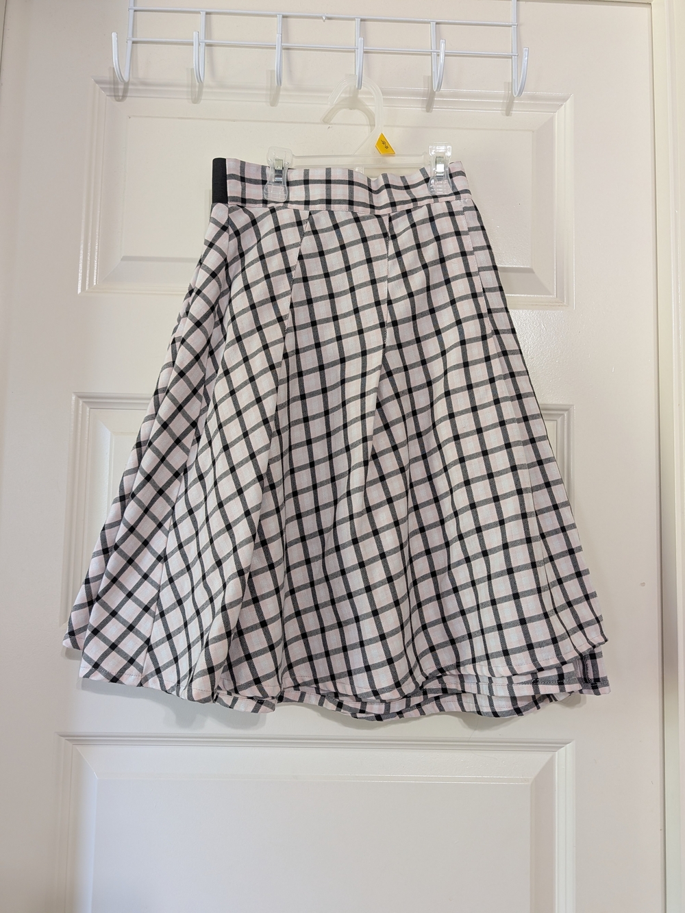 Torrid White and Black Windowpane Pleated Skater Skirt Size 4